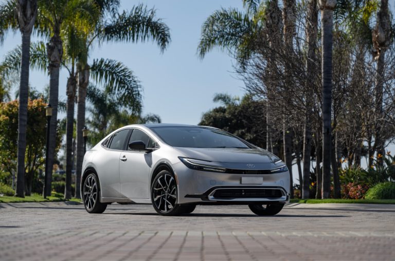 Toyota: wzrost mocy hybryd