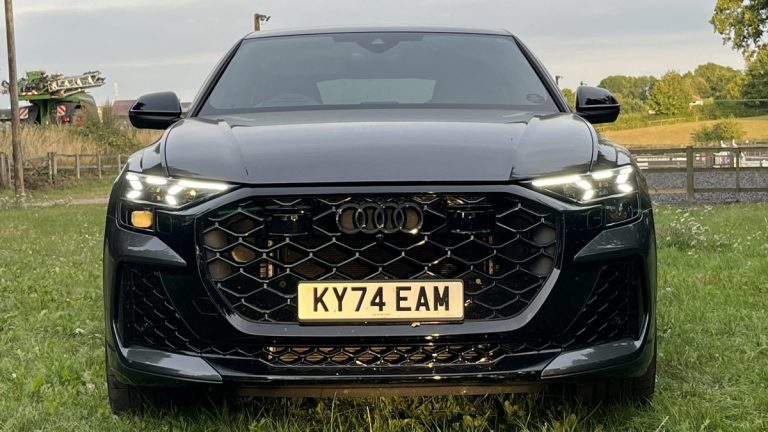 Audi RS Q8 2025: ucieleśnienie dyskretnej mocy