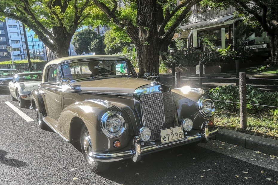 Mercedes-Benz 300 S (W188): czysta elegancja