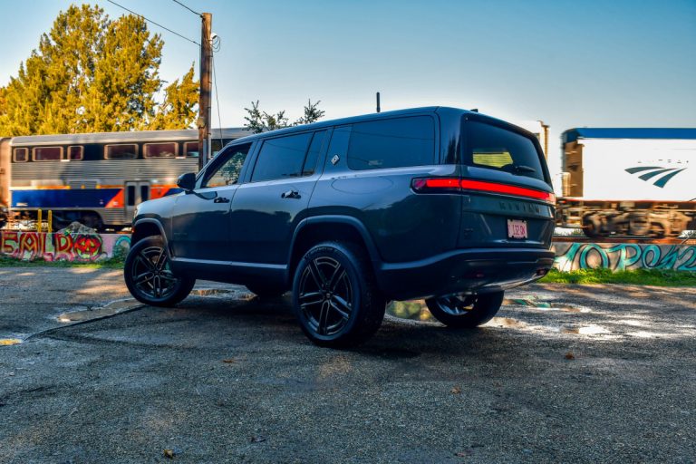 Rivian R1S Quad Motor: Elektryczna odyseja w Zatoce San Francisco