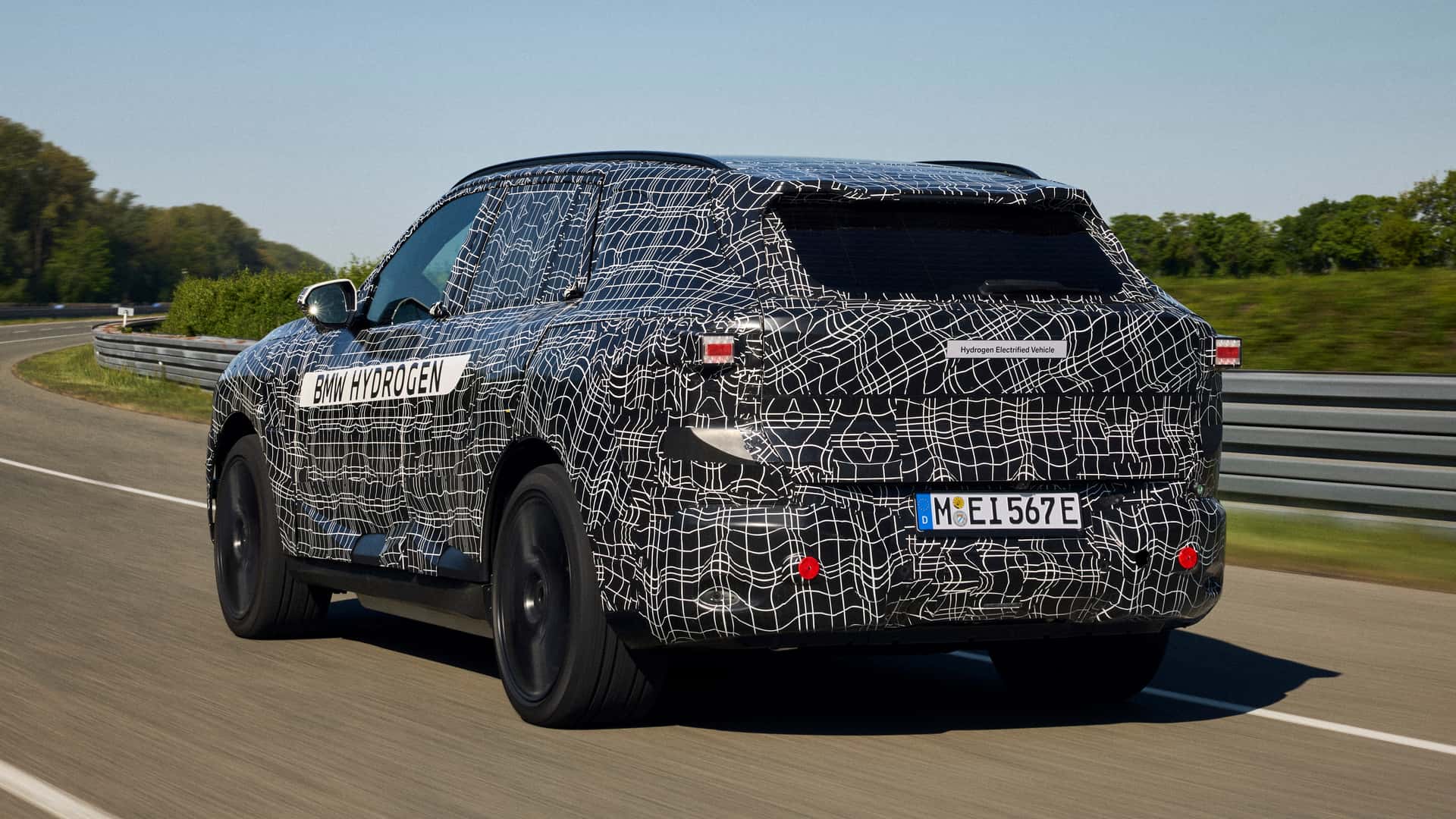 BMW X5 odważnie wkracza w świat energii elektrycznej i wodoru