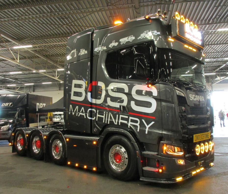 Scania 770S V8: Potwór na Drodze w Służbie Boss Machinery