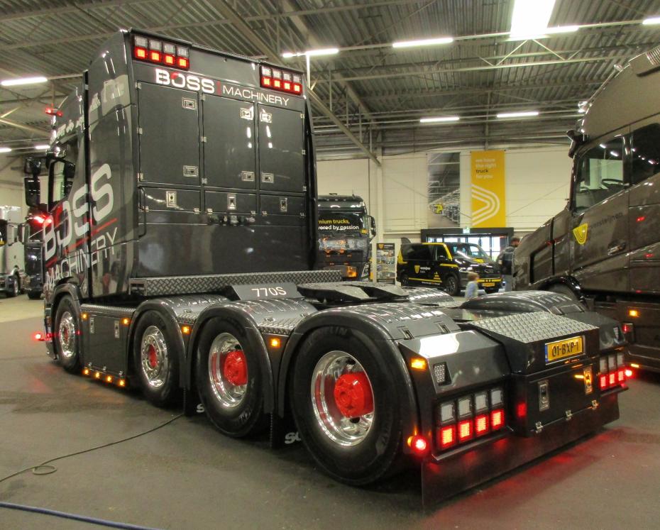Scania 770S V8: Potwór na Drodze w Służbie Boss Machinery