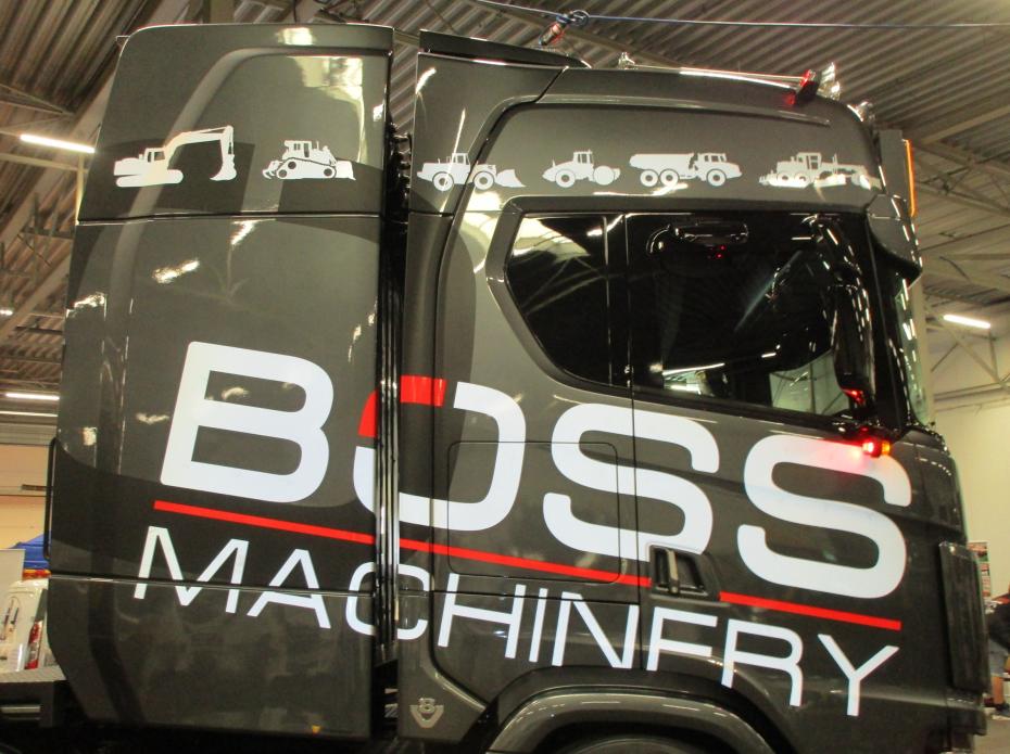 Scania 770S V8: Potwór na Drodze w Służbie Boss Machinery