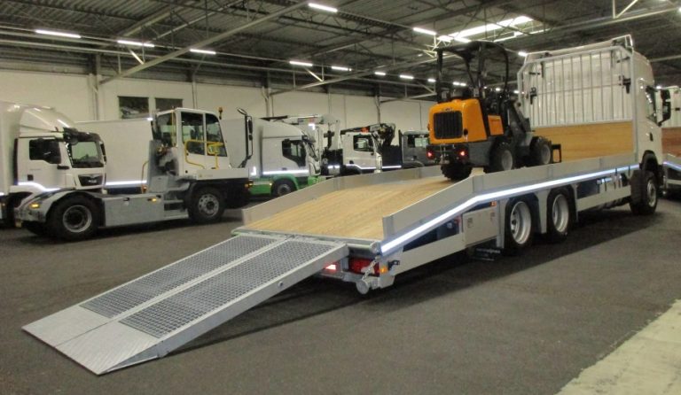 Scania G500 6×2: Moc w służbie transportu maszyn