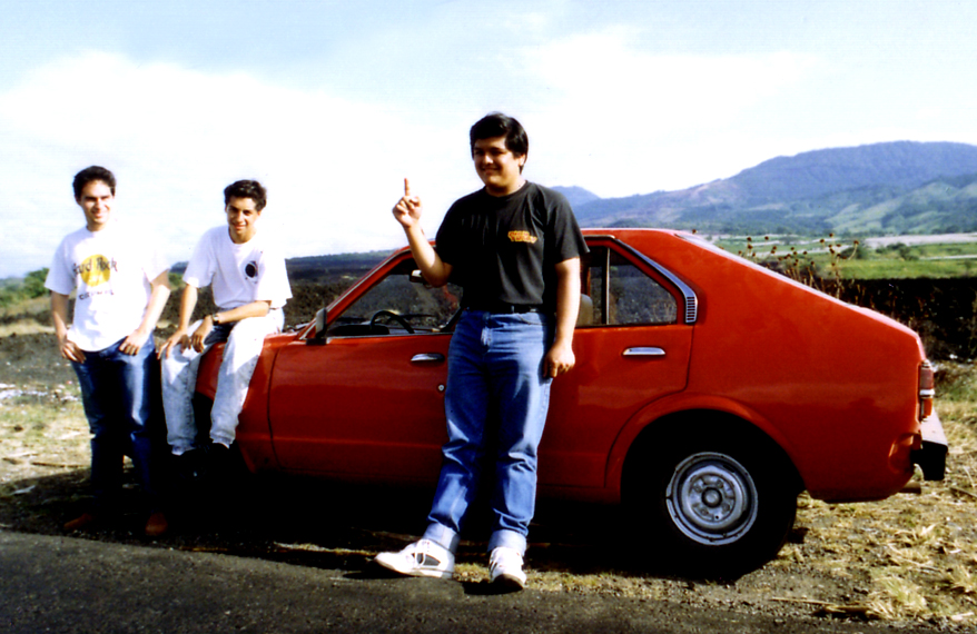 Toyota Tercel (1990-1994) : Mały sedan w sercu salwadorskiego pokoju