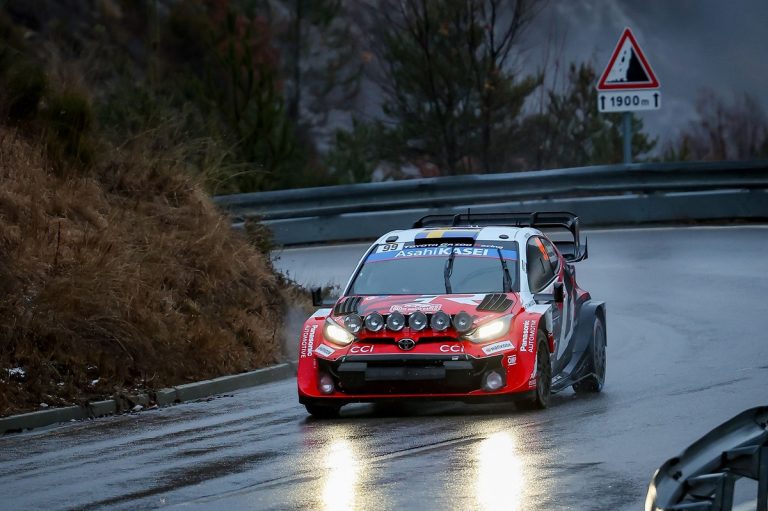 Oliver Solberg na czołowej pozycji po trudnych warunkach w Rajdzie Monte-C…