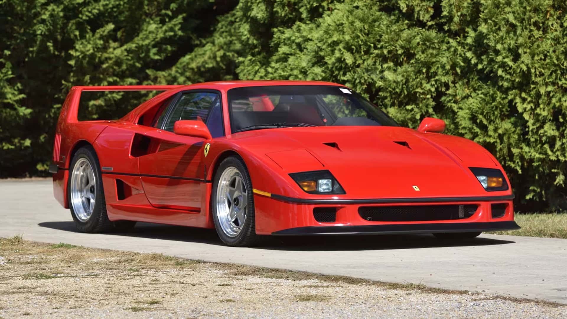 Wspaniały Wzrost Hypercar&oacute;w Ferrari: Ceny Wzbijają się na Aukcjach