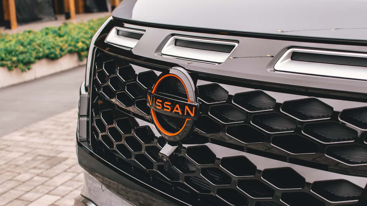 Nissan w obliczu krytycznego zakrętu: restrukturyzacja i strategiczne niep…