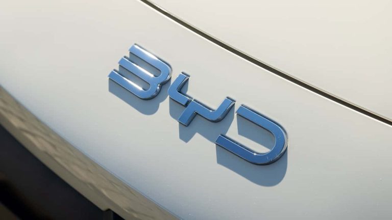 BYD szykuje się do rewolucji na rynku: strategia przejęć może zmienić euro…