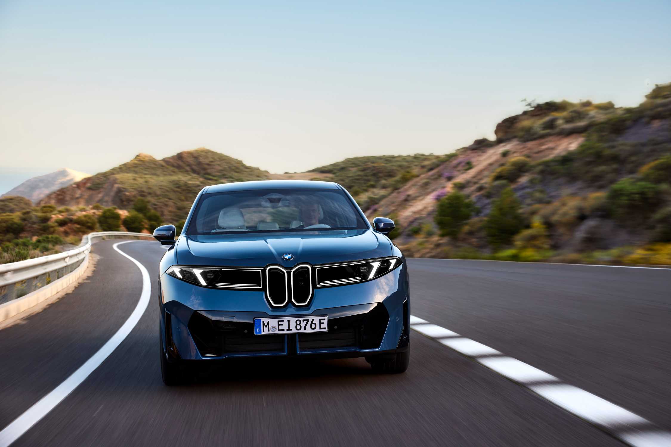 BMW szykuje odświeżenie gamy na lato 2026: nowe pakiety, więcej AI i mocniejszy iX3 image 3