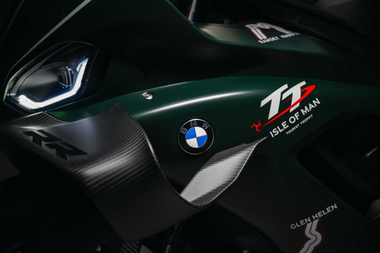 BMW M 1000 RR w hołdzie legendarnemu TT. Limitowana seria dla kolekcjonerów