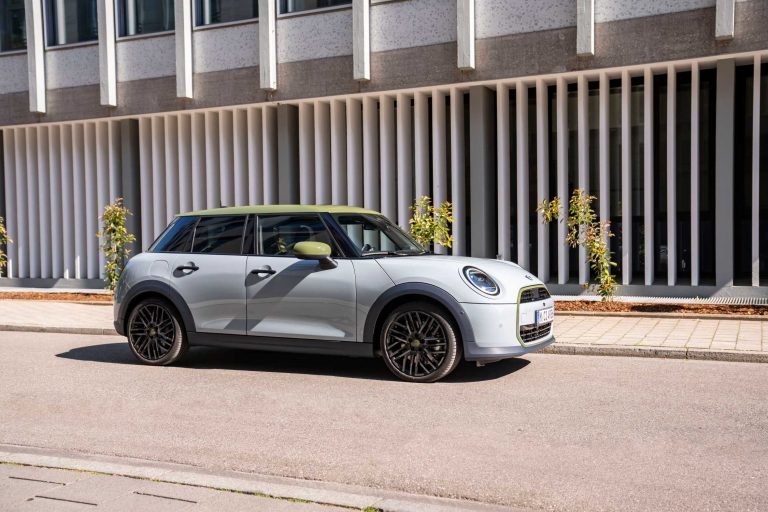 MINI Cooper w wersji od Paula Smitha. Brytyjska ikona z artystycznym…