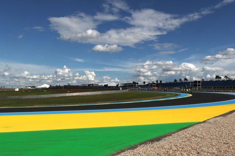 Torowisko MotoGP w Brazylii znów problematyczne. Asfalt pęka po remoncie.