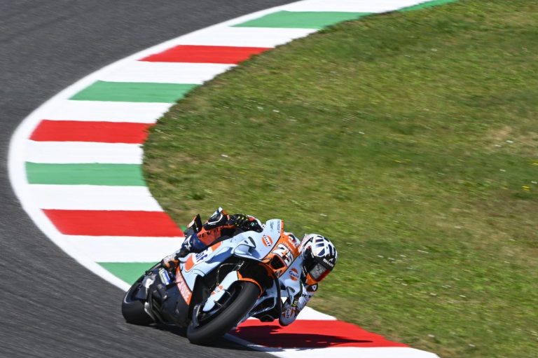 Raúl Fernández wygrywa sprint MotoGP na Mugello dzięki odważnemu wyborowi…