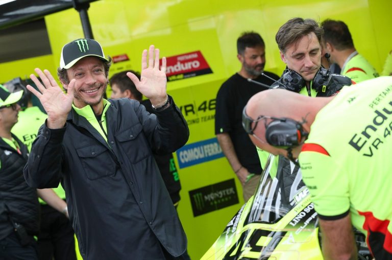 Valentino Rossi wraca do MotoGP jako mentor. Jego obecność uskrzydla kierowców VR46