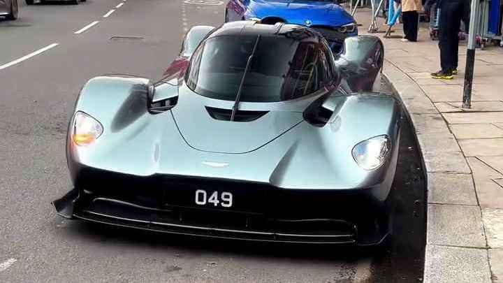 Aston Martin Valkyrie na zakupach. Czy to już przesada?