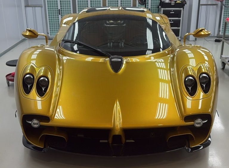 Pagani Utopia z księżycowym pyłem i złotem. Kolekcjoner zlecił kosmiczny…